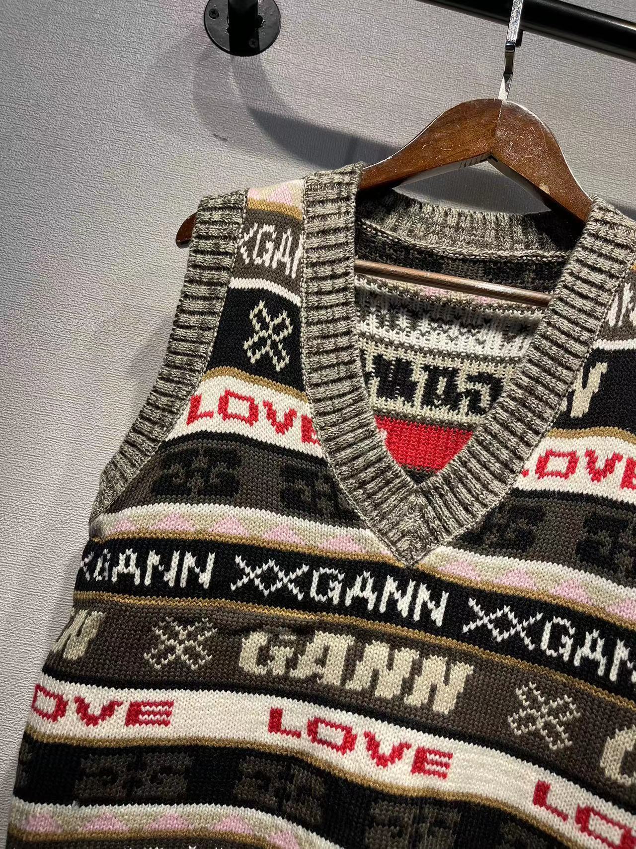 2025 popular new vest women's color matching wool blended letter jacquard knitted college style vest women's vest