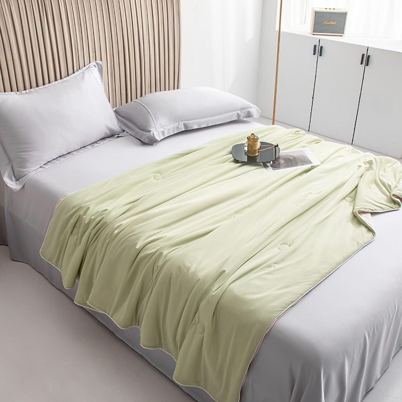 Yeknu Cooling Blankets Smooth Air Condition Comforter Lightweight Summer Quilt with Double Side Cold & Cooling Fabric