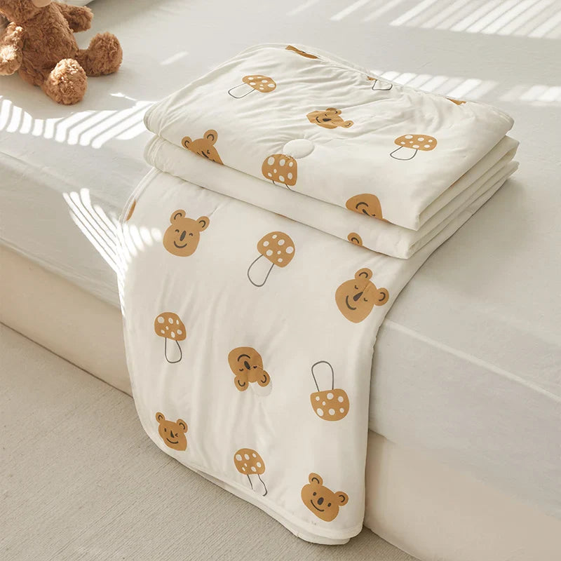 Yeknu Pure Mulberry Silk Comforter for Summer/Spring Natural Long Strand Silk Fill Duvet Mulberry Silk Bedding Noiseless Lyocell Shell