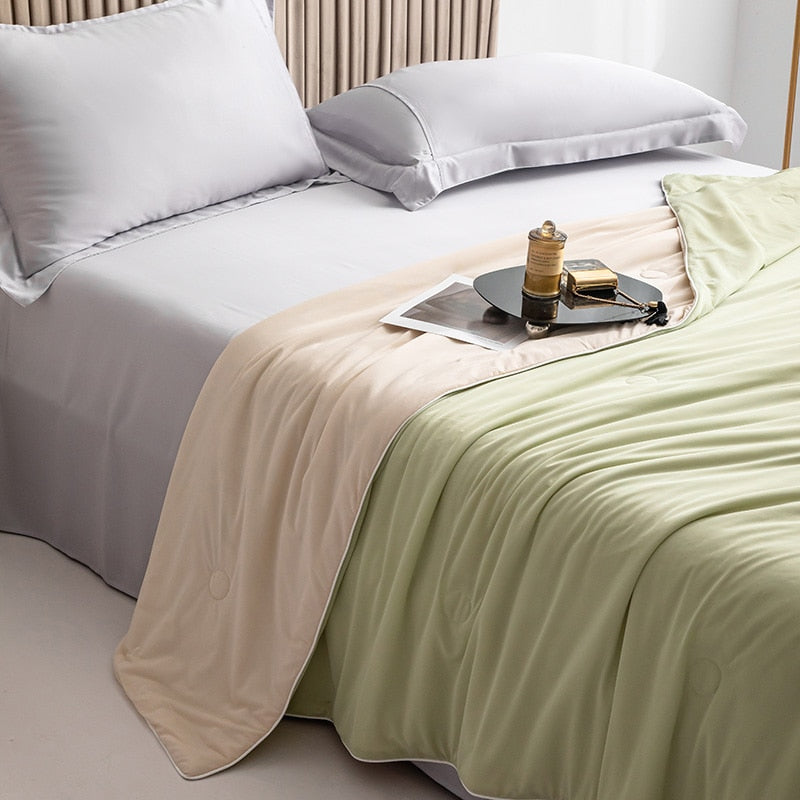 Yeknu Cooling Blankets Smooth Air Condition Comforter Lightweight Summer Quilt with Double Side Cold & Cooling Fabric
