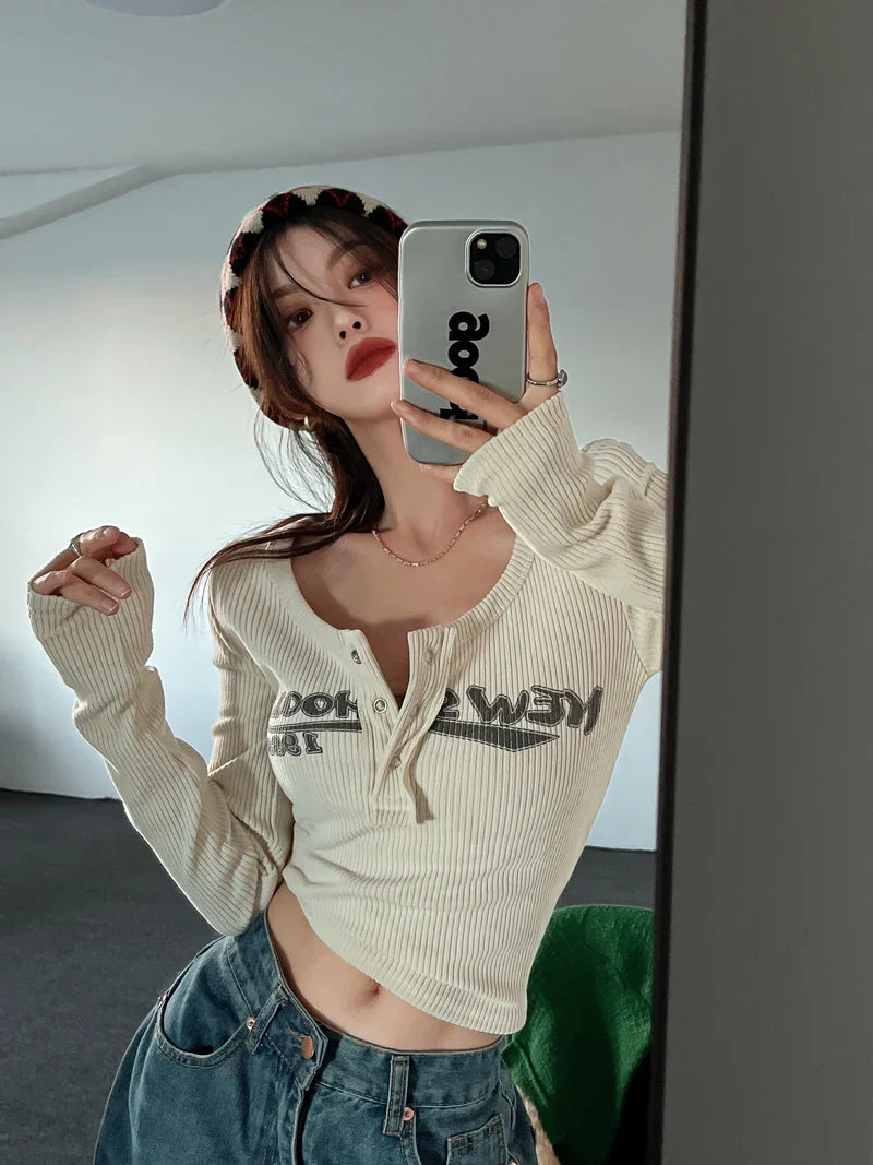 qgtao Retro Graffiti Print Elastic T Shirt Women Sexy Slim Crop Top Ribbed Long Sleeve O-neck Tops Grunge Tee Ladies Y2K street wear