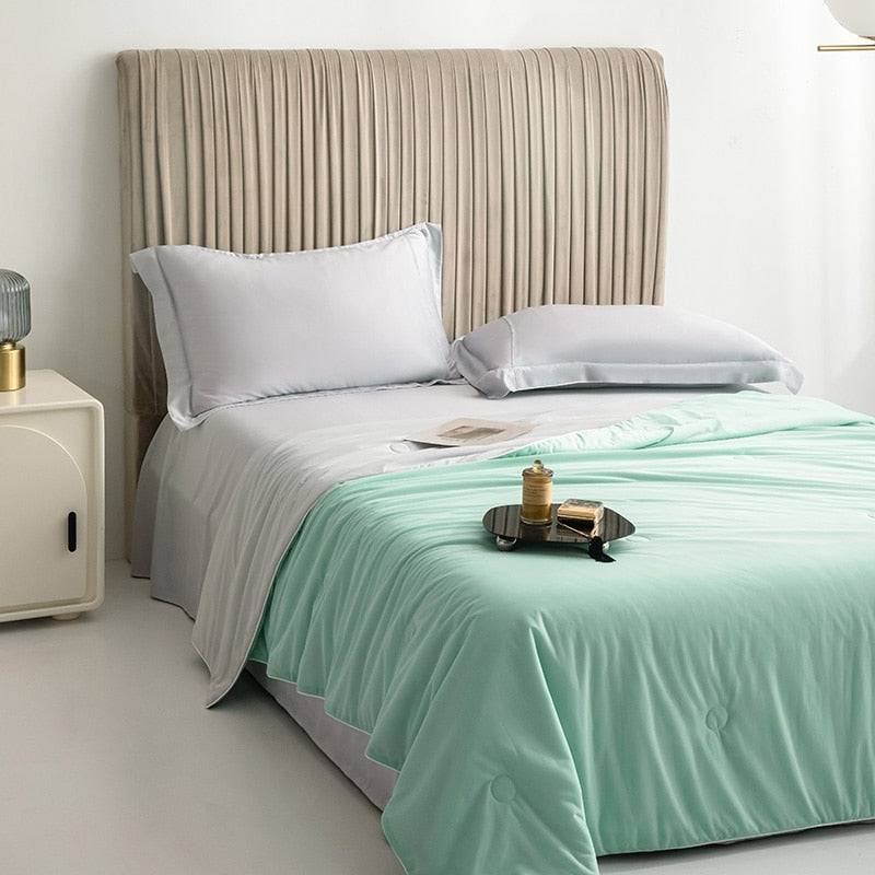 Yeknu Cooling Blankets Smooth Air Condition Comforter Lightweight Summer Quilt with Double Side Cold & Cooling Fabric