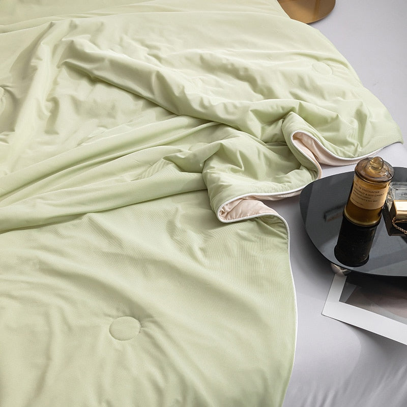 Yeknu Cooling Blankets Smooth Air Condition Comforter Lightweight Summer Quilt with Double Side Cold & Cooling Fabric