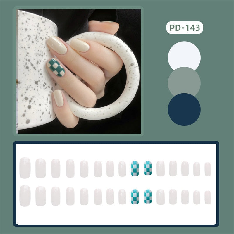 24pcs/box Christmas Fake Nails Style Art Nail Tips Press on False with Glue Designs Set Full Cover Artificial Short Fingernails