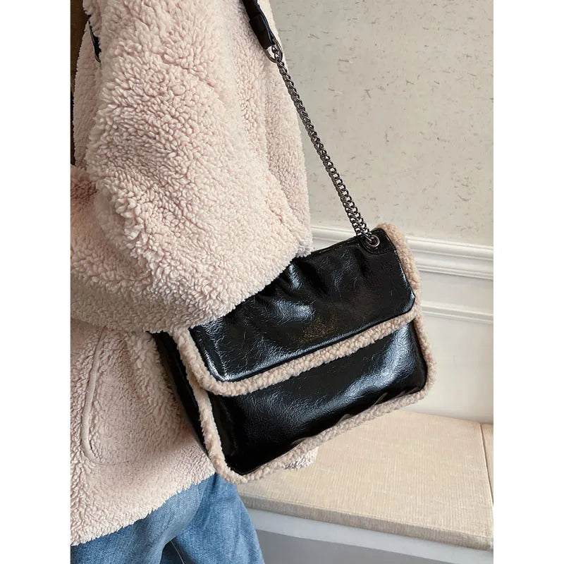 qgtao Autumn Winter Large Capacity Plush Tote Bag Lady 2023 New Fashion Chain Shoulder Bag Splice Patent Leather Texture Commuter Pack