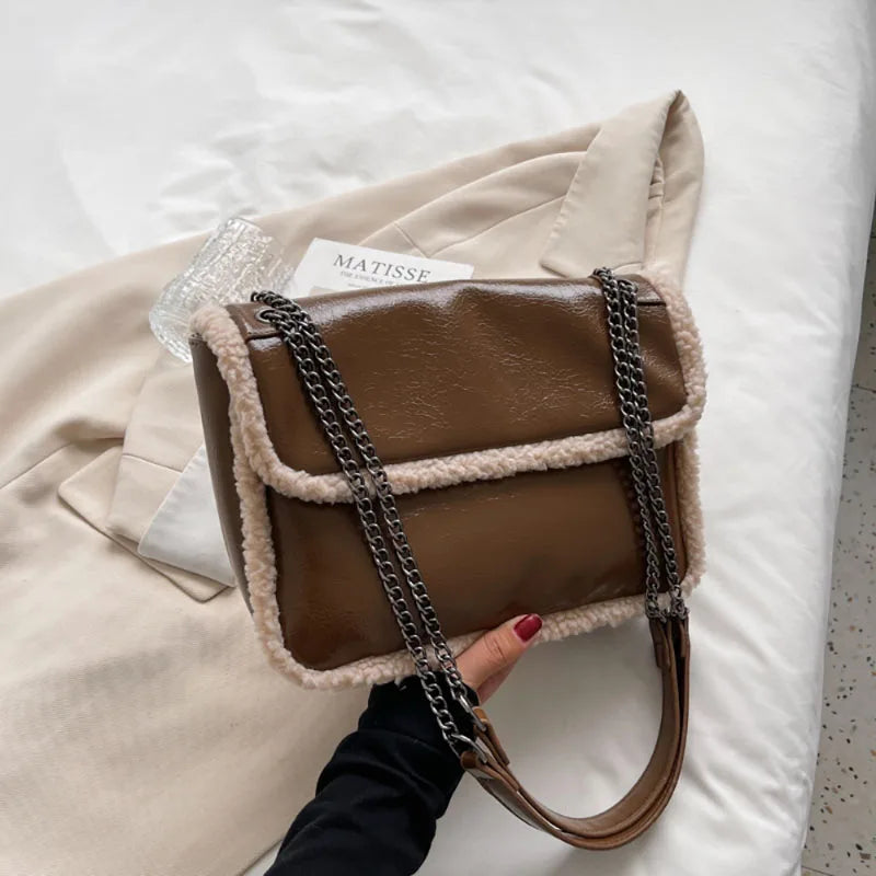 qgtao Autumn Winter Large Capacity Plush Tote Bag Lady 2023 New Fashion Chain Shoulder Bag Splice Patent Leather Texture Commuter Pack