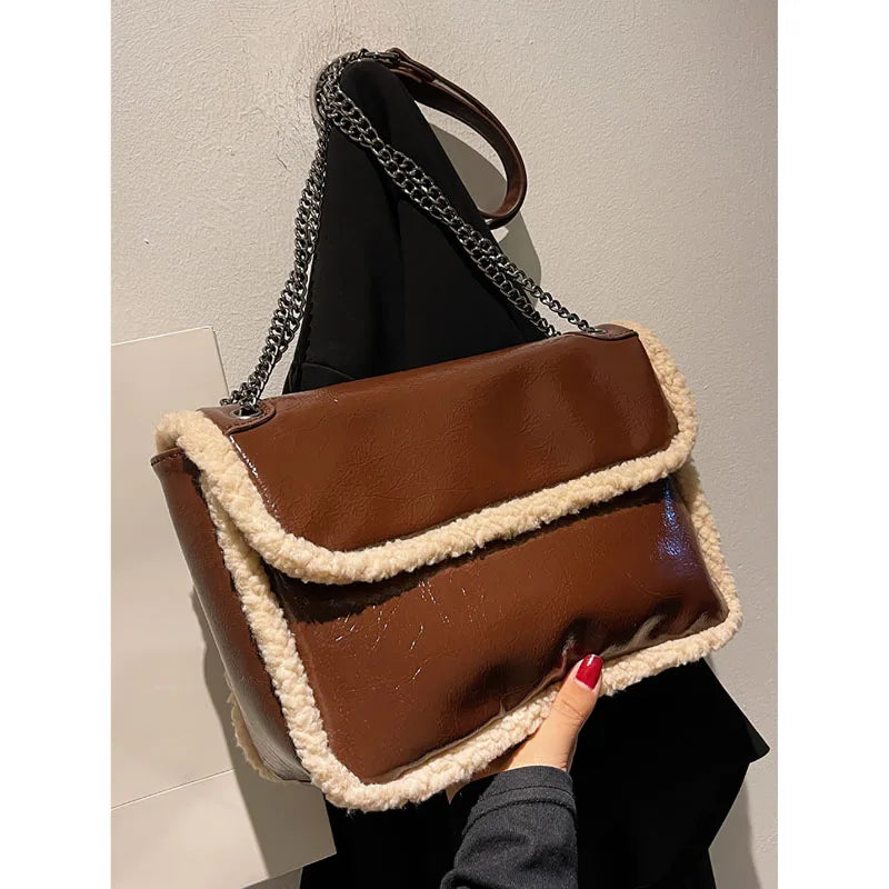 qgtao Autumn Winter Large Capacity Plush Tote Bag Lady 2023 New Fashion Chain Shoulder Bag Splice Patent Leather Texture Commuter Pack