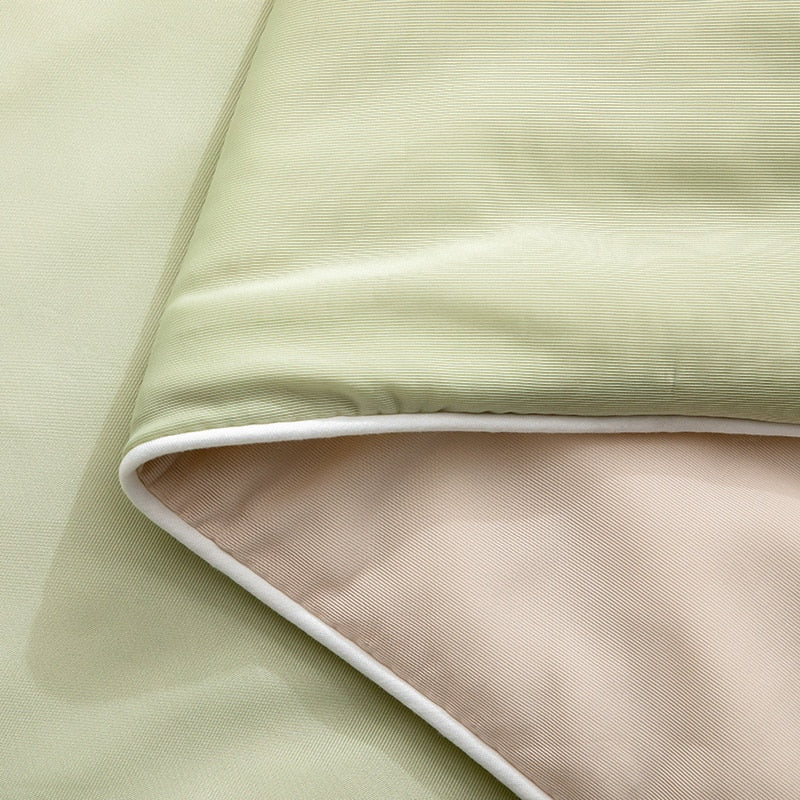 Yeknu Cooling Blankets Smooth Air Condition Comforter Lightweight Summer Quilt with Double Side Cold & Cooling Fabric