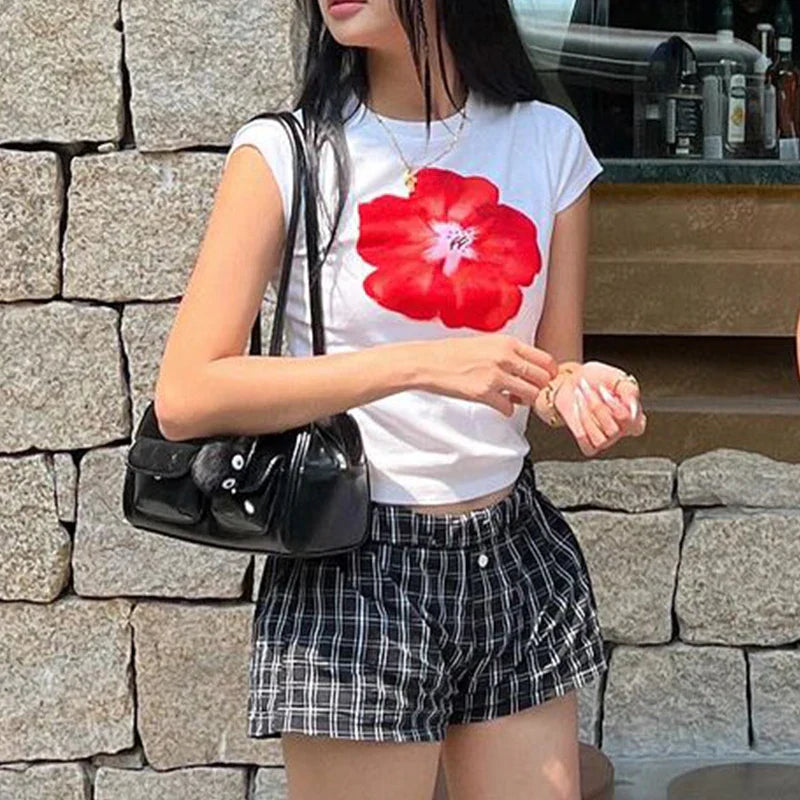 qgtao Sexy Summer Crop Tops Aesthetic Flowers Graphic Baby Tee Goth Harajuku Y2k Style Short Sleeve Camis Vintage Woman 2000s T-shirts