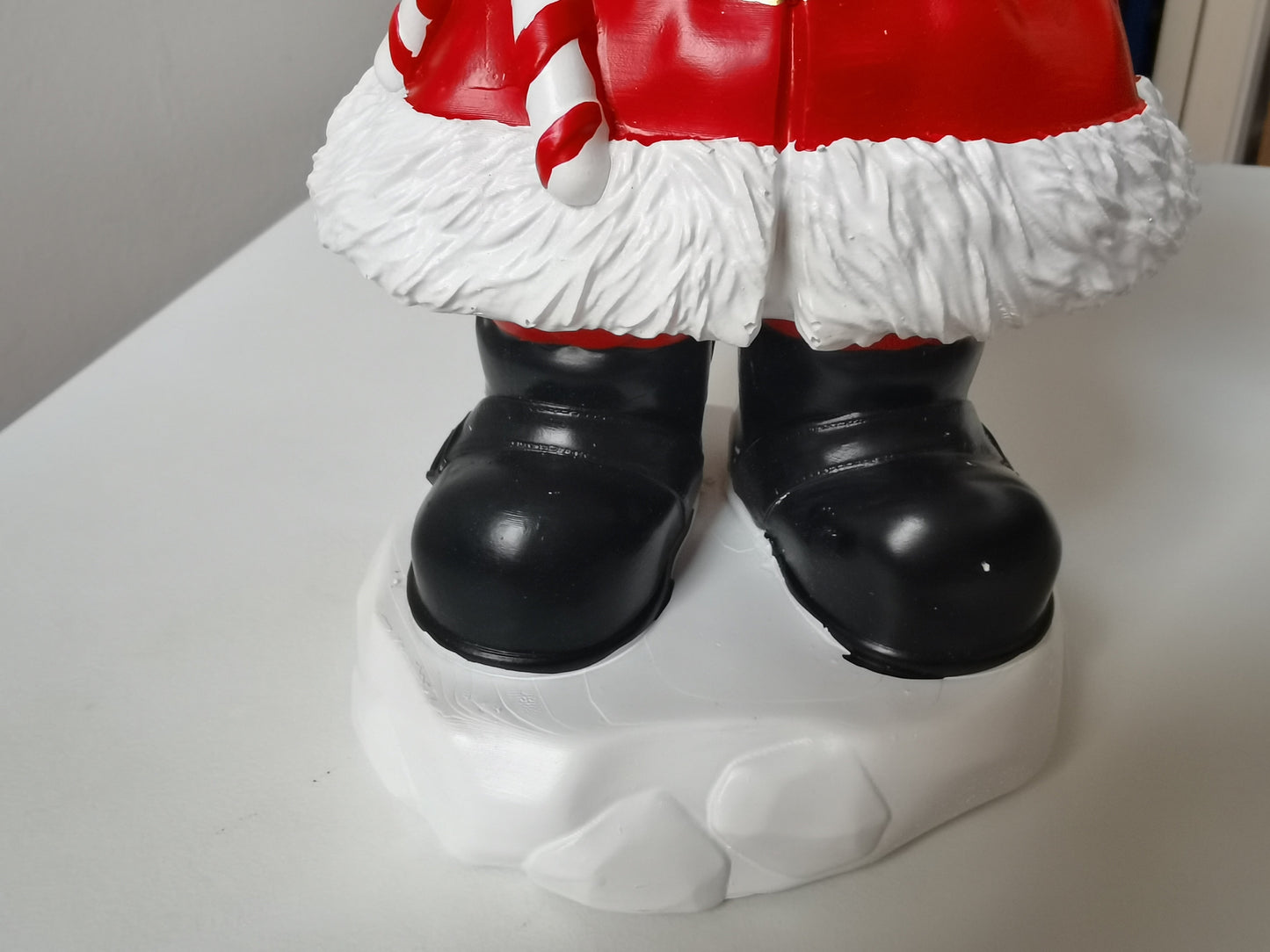 Santa Claus Treats Holder Fruit Plate Desktop Ornaments Sculptural Glass Topped Resin  Party Table Food Tray Christmas Decor