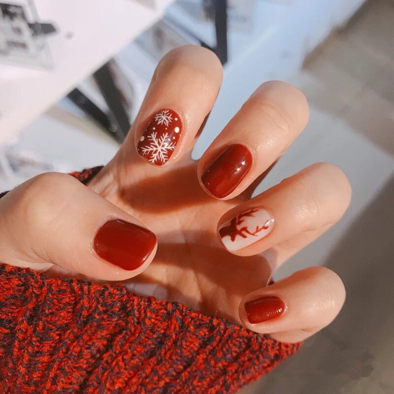 24Pcs Christmas False Nails Wearable French Fake Nails Almond Ballet Press on Nail Snowflakes Santa Hat Design Manicure Tips