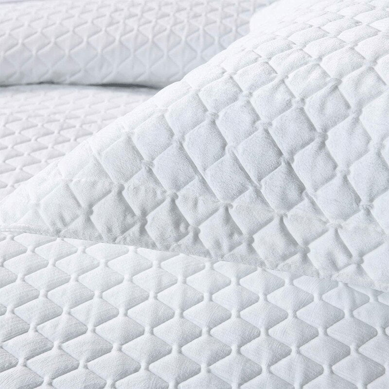 Yeknu Small Queen 3 Piece Double Bed Quilt Lightweight Soft Full Size Velvet Duvet Cover Free Shipping Bed Sheet Set