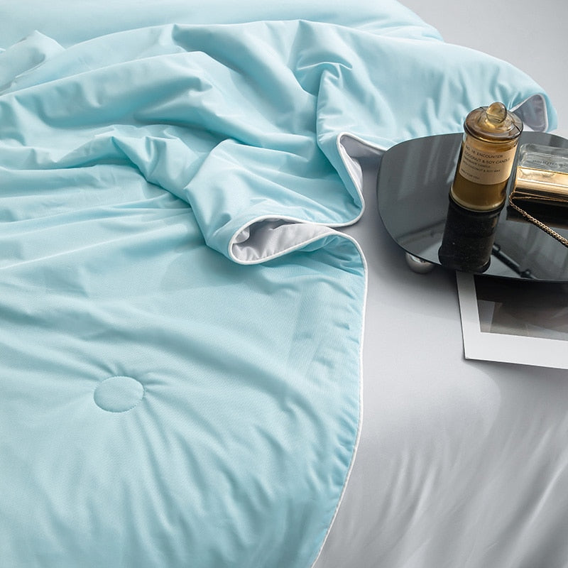 Yeknu Cooling Blankets Smooth Air Condition Comforter Lightweight Summer Quilt with Double Side Cold & Cooling Fabric