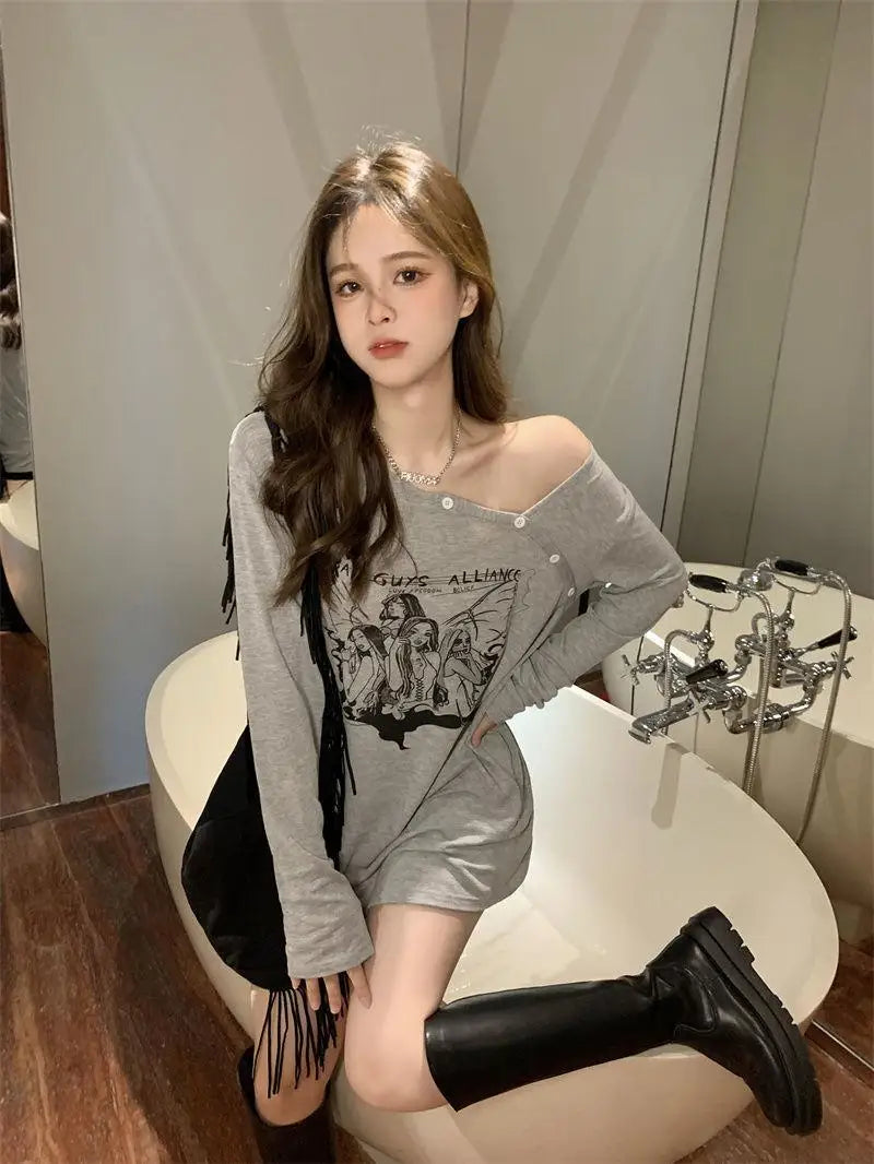 qgtao Grunge T-shirt Women Sexy Off Shoulder Tops Ladies Graffiti Letter Print Tee Female Y2k Aesthetic Long Sleeve Tees Streetwear
