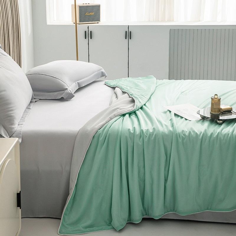 Yeknu Cooling Blankets Smooth Air Condition Comforter Lightweight Summer Quilt with Double Side Cold & Cooling Fabric