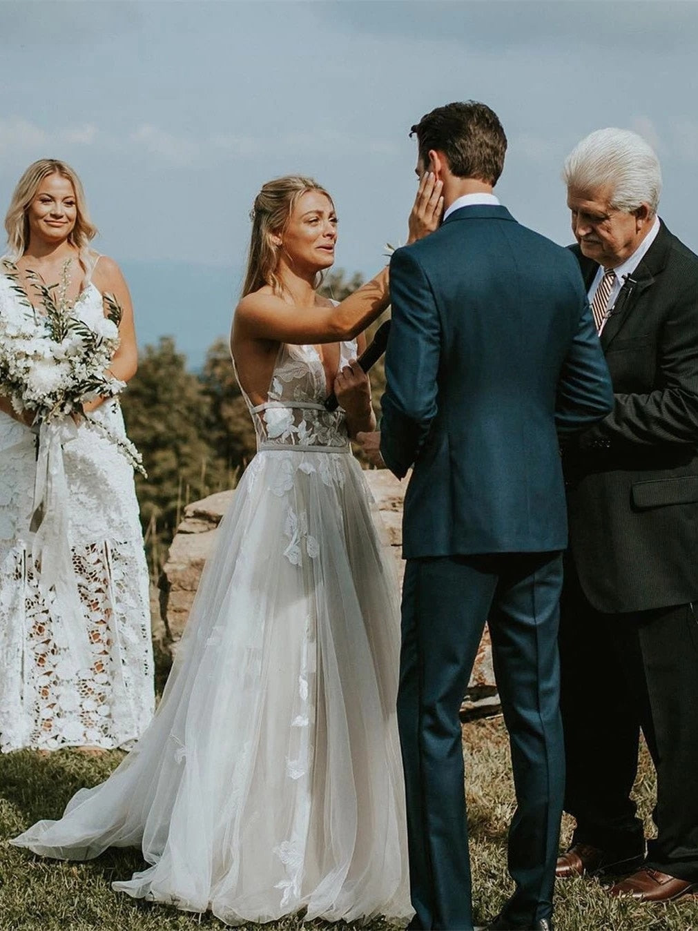 Two Straps V-neck Exposed Boning Grey Tulle Wedding Dress Boho A-line Backless Elegant Floral Appliques Sexy Bridal Dress