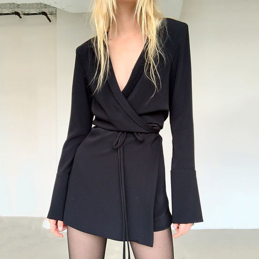 2025  Niche design simple style dress,  Popular trade women's clothing sexy deep V long-sleeved lace-up waist temperament short skirt