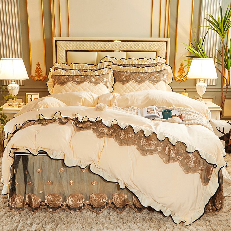 Luxury Vintage Wedding Gold Rose Lace Embroidery Crystal Velvet Bedding Set Duvet Cover Quilted Bed Skirt Bedspread Pillowcases