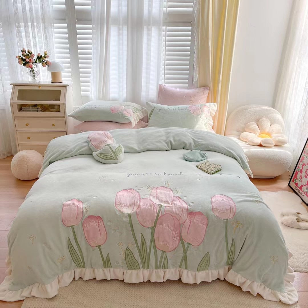 Super Soft Coral Fleece Warm Cozy Tulip Embroidery Princess Bedding Set Velvet Flannel Ruffle Duvet Cover Bed Linen Pillowcase