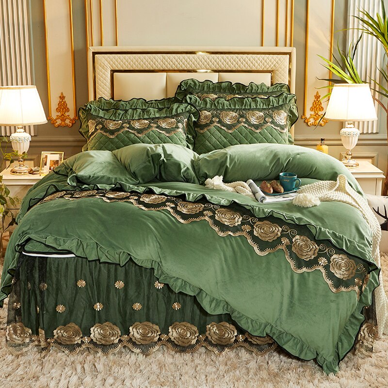 Luxury Vintage Wedding Gold Rose Lace Embroidery Crystal Velvet Bedding Set Duvet Cover Quilted Bed Skirt Bedspread Pillowcases