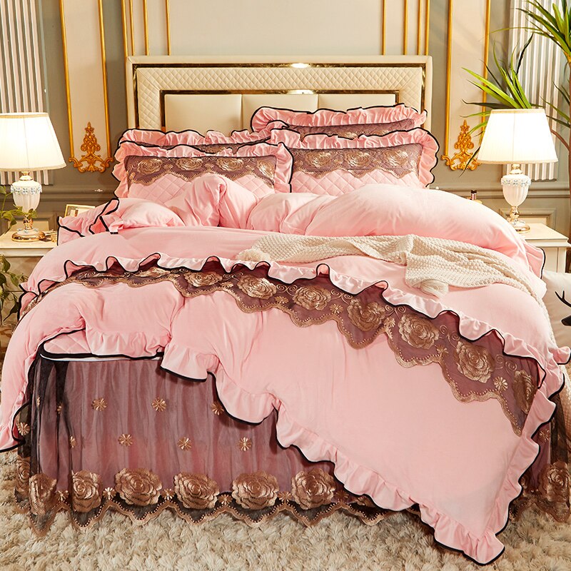 Luxury Vintage Wedding Gold Rose Lace Embroidery Crystal Velvet Bedding Set Duvet Cover Quilted Bed Skirt Bedspread Pillowcases