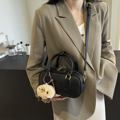 2025 Bag Women's popular New Retro Handbag Simple Textured Shoulder Bag Fashion Versatile Premium Messenger Bag
