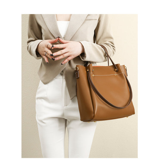 2025 Women's bag  Korean version of the new trend casual shoulder bag, armpit bag, large-capacity women's bag, contrasting color bucket handbag
