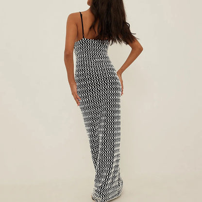 2025  Bohemian summer style  babes suspender long dress black and white corrugated contrasting color halter waist and thin dress