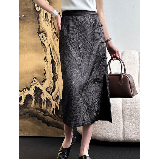 2025 , new Chinese retro black buckle design skirt women's 2025 spring pleated high-waisted skirt F35
