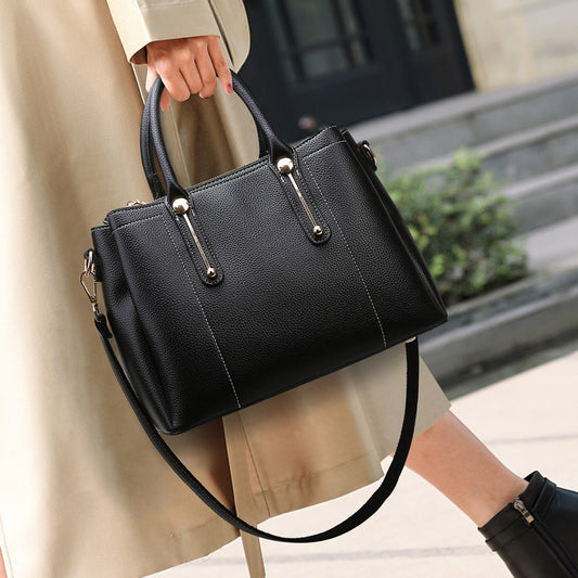 2025 Handbag bag women's popular new large-capacity women's bag to work commuting shoulder bag portable simple messenger bag wholesale