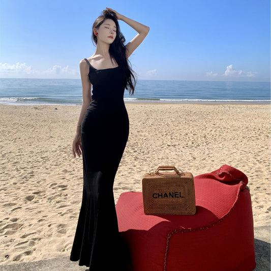 2025 seaside vacation light luxury black suspender dress summer new design temperament knitted fishtail dress