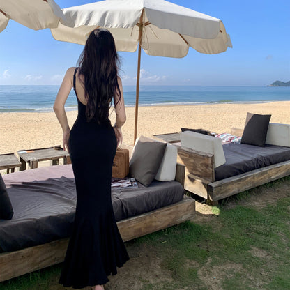 2025 seaside vacation light luxury black suspender dress summer new design temperament knitted fishtail dress