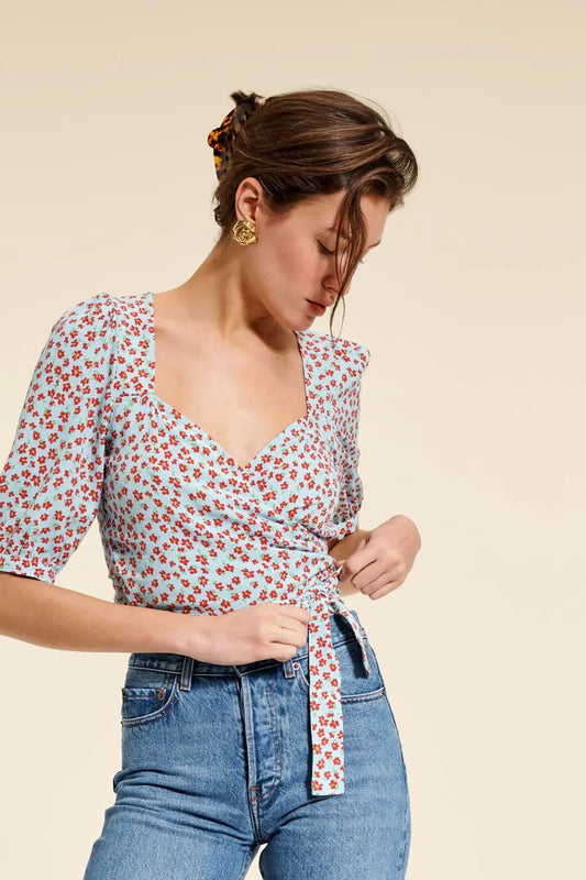 2025 Floral shirt women's retro Hong Kong style new silk floral straps wrap body bubble sleeves V-neck top shirt looks thin