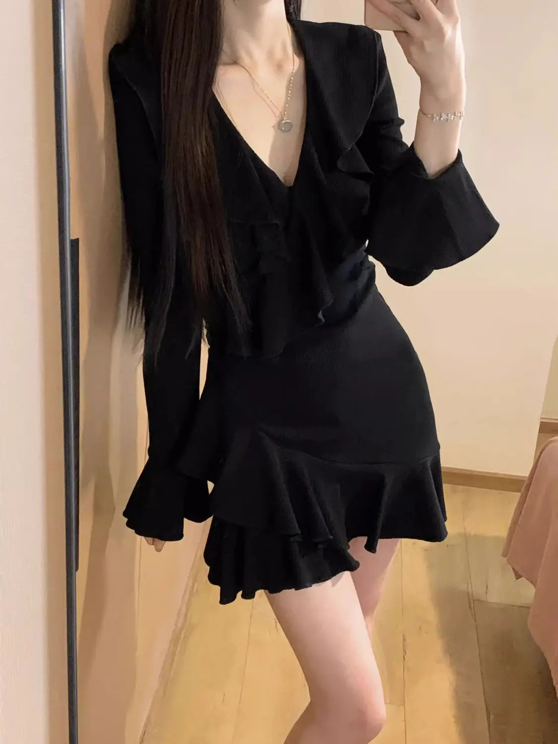 qgtao Winter Sexyv-neck Mini Black Dress Women French Vintage Irregular Ruffles Design Dress Autumn Korean Elegant Fashion Party Dress