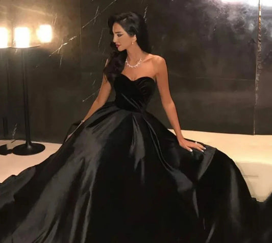 Black Strapless Prom Dress Silk Ball Gown Evening Dress Sweetheart Chest Sexy Sweep Train Party Dresses