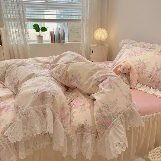 Yeknu 4Pcs Vintage Floral 100%Cotton Soft Bedding Set White Lace and Ruffle Comforter Cover Queen size(1Duvet+1Bedskirt+2Pillow shams)