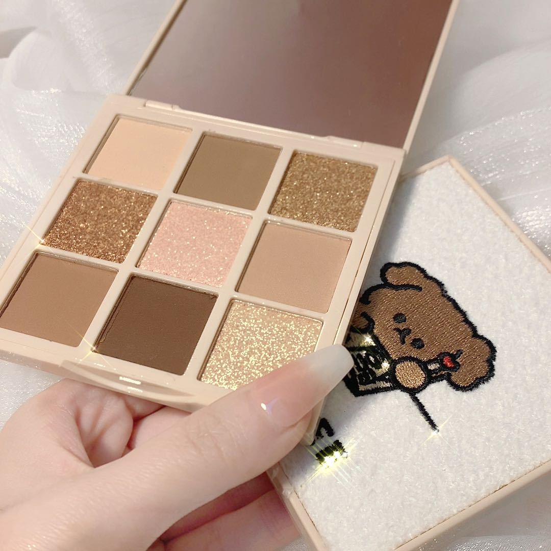 Cute Dog Pearlescent Eyeshadow Palette 9 Color Matte Eye Plate Glitter Eye Makeup Palette Natural Waterproof Cosmetic Glitter