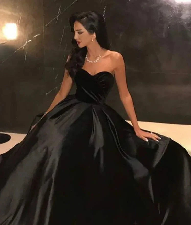 Black Strapless Prom Dress Silk Ball Gown Evening Dress Sweetheart Chest Sexy Sweep Train Party Dresses