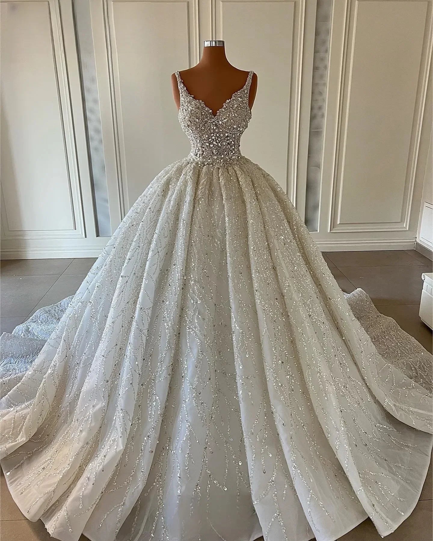 Luxury Beaded Ball Gown Wedding Dresses For Women Sleeveless Bride Dress Robe De Mariee Bridal Gowns Vestidos De Novia Custom